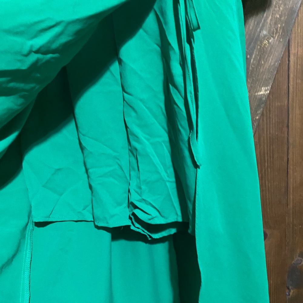 DO+BE Plunge Neck Romper With Skirt, size M - Picture 3 of 6